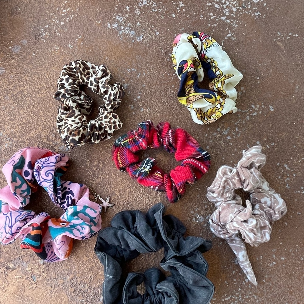 Scrunchie set 🖤 - Picture 2 of 4